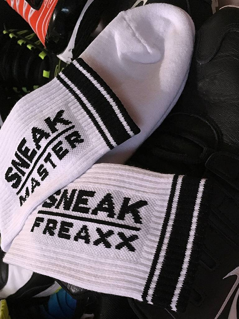 SNEAK MASTER – stílusos fehér-fekete zokni - Image 7