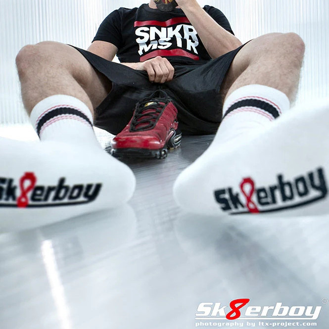 White Socks Sk8erboy Deluxe – prémium fehér-piros zokni - Image 2