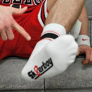 White Socks Sk8erboy Deluxe – prémium fehér-piros zokni - Image 3