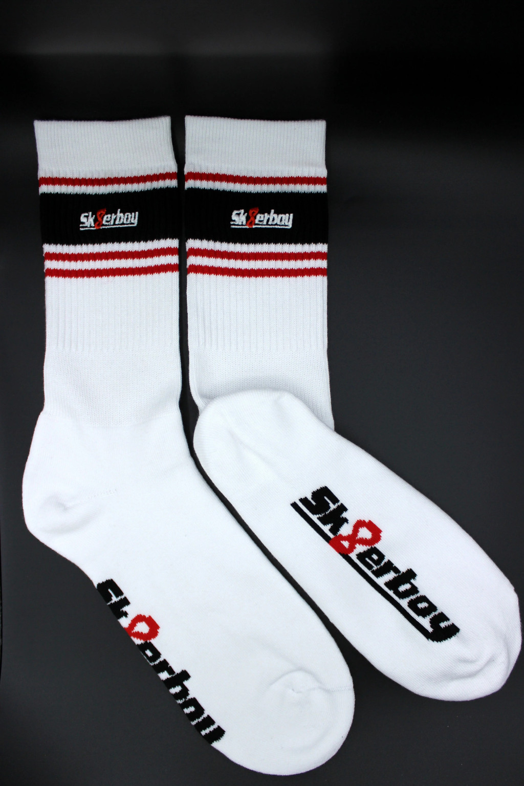 White Socks Sk8erboy Deluxe – prémium fehér-piros zokni - Image 9