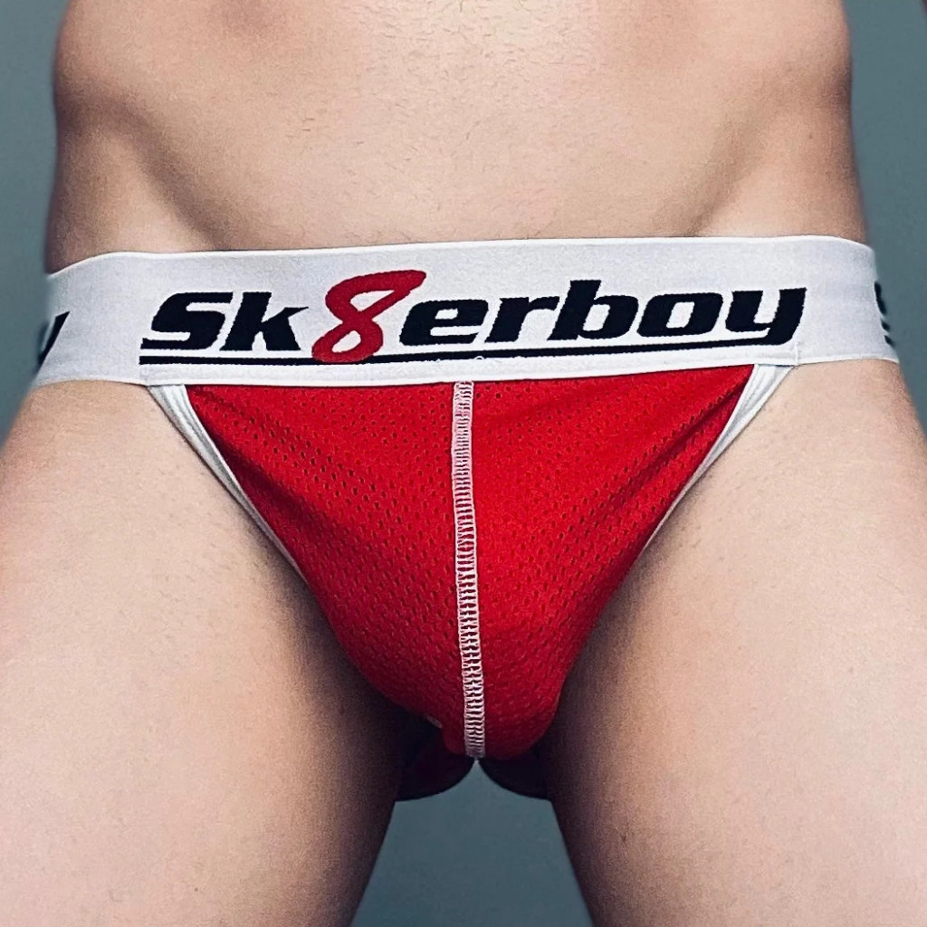 Sk8erboy – hálós piros jockstrap, stílusos erotika