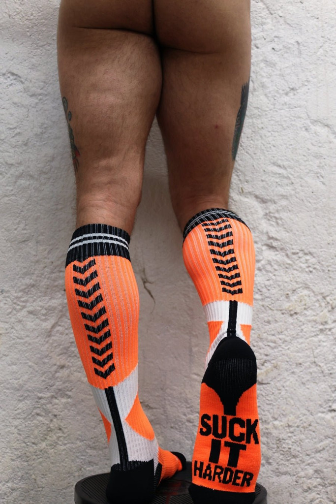 Sucker Socks – élénk narancssárga dizájnú zokni - Image 8